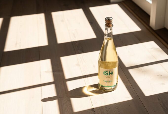 ISH wine bottle, dealcoholization process and non-alcoholic beverage manufacturing