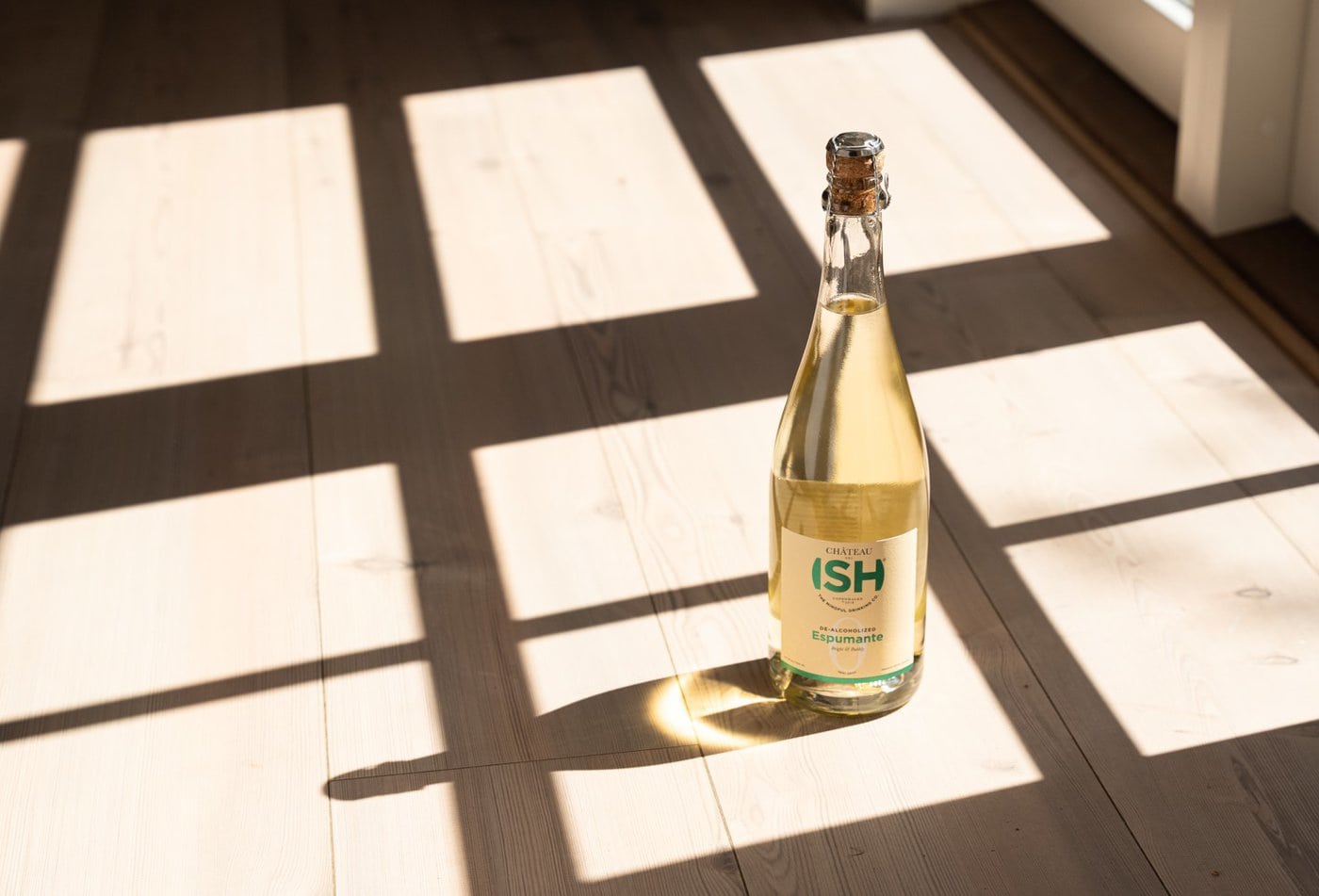 ISH wine bottle, dealcoholization process and non-alcoholic beverage manufacturing