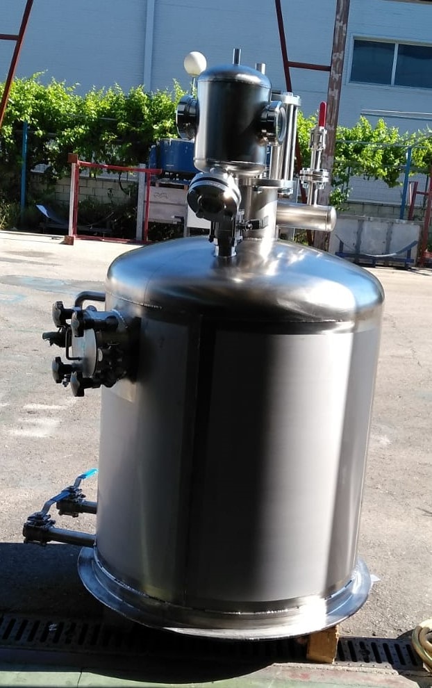 Industrial wine fermentation equipment and large-scale wine production machinery
