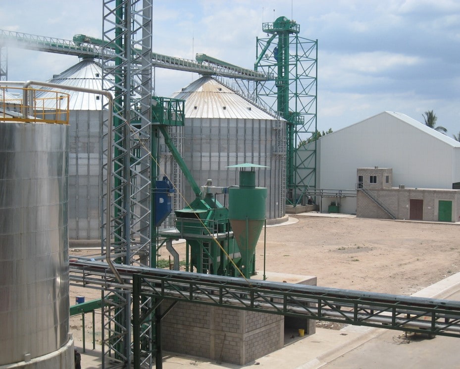 Milling and fiber separation machinery in Mexico, supporting wine production and filtration